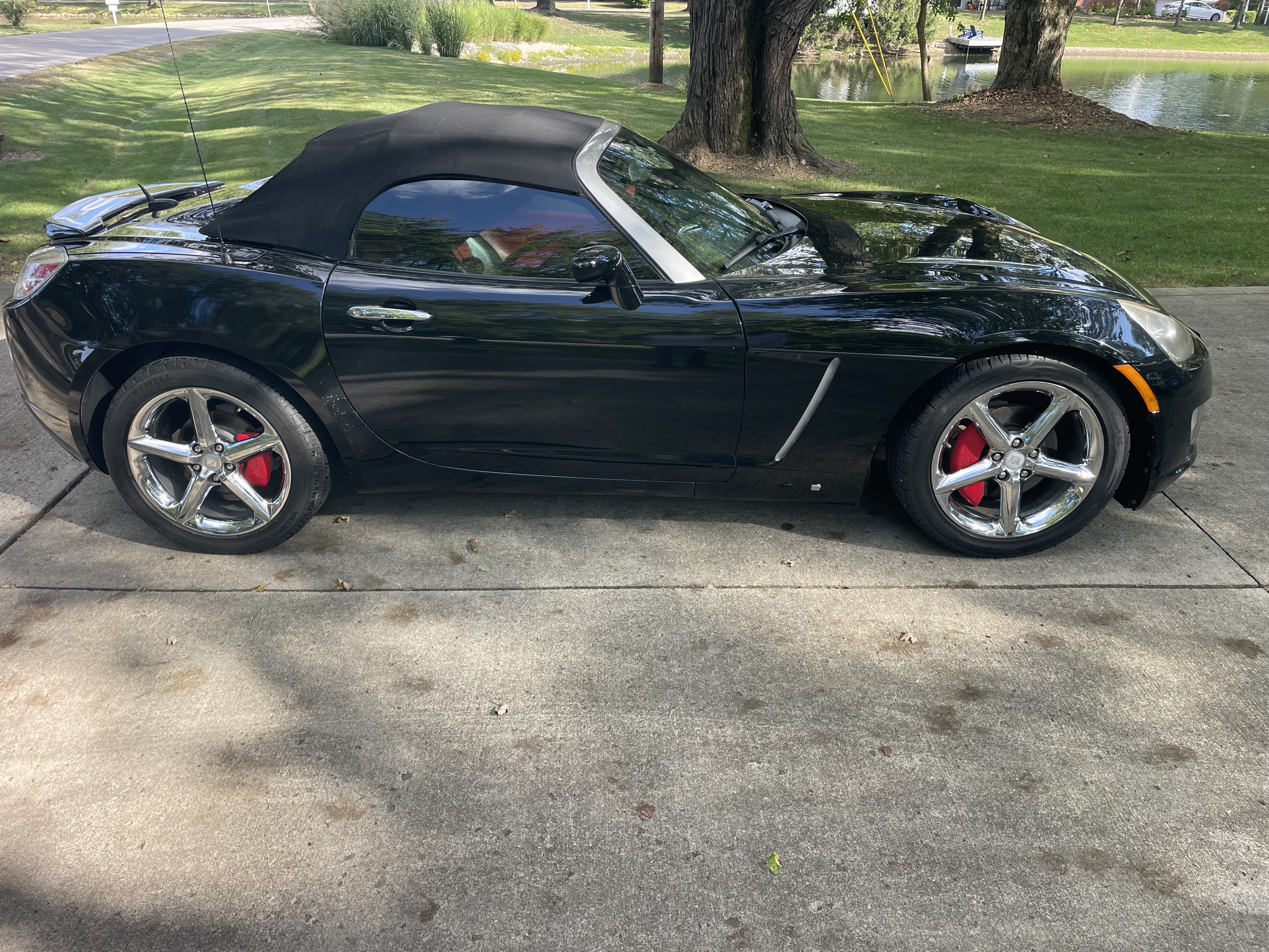 Used 2009 Saturn Sky Red Line RWD image 9