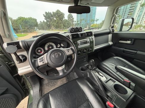 Used 2014 Toyota FJ Cruiser 4WD image 12