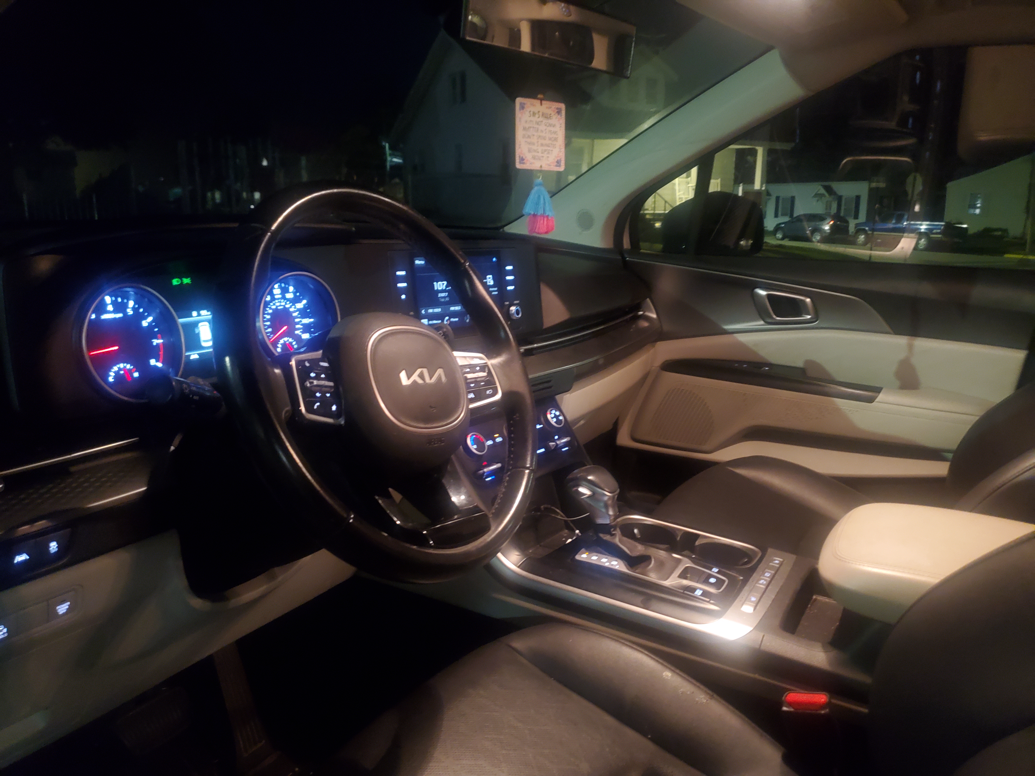 Used 2022 Kia Carnival LX FWD image 12