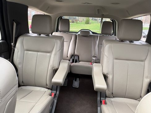 Used 2021 Ford Expedition XLT image 18