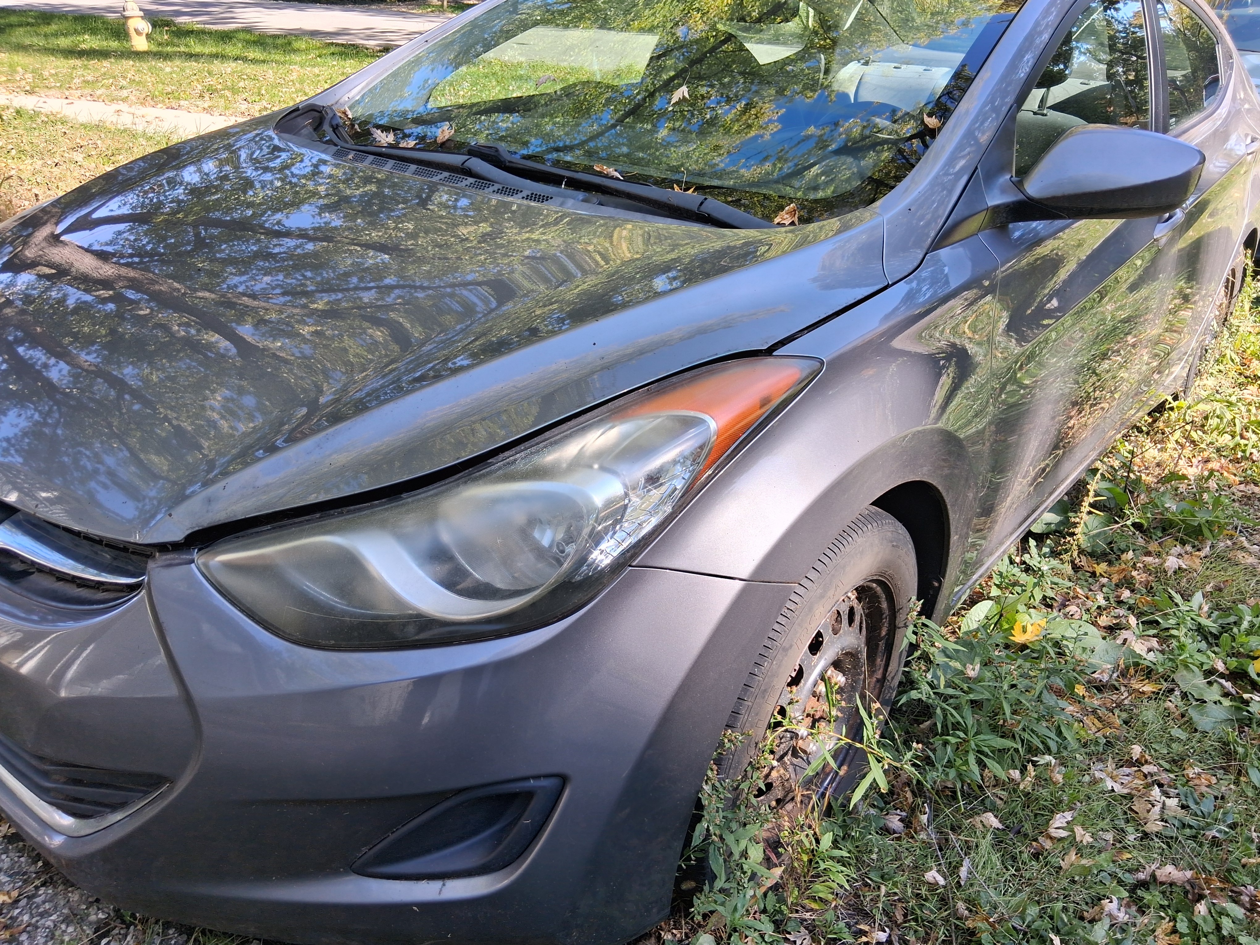 Used 2012 Hyundai Elantra GLS FWD image 2