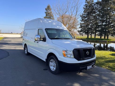 Used 2021 Nissan NV 2500 SV image 1