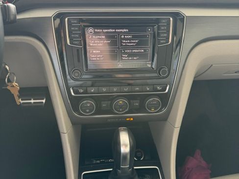Used 2017 Volkswagen Passat 1.8T R-Line FWD image 21