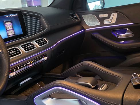 Used 2025 Mercedes-Benz GLS 450 4MATIC image 6