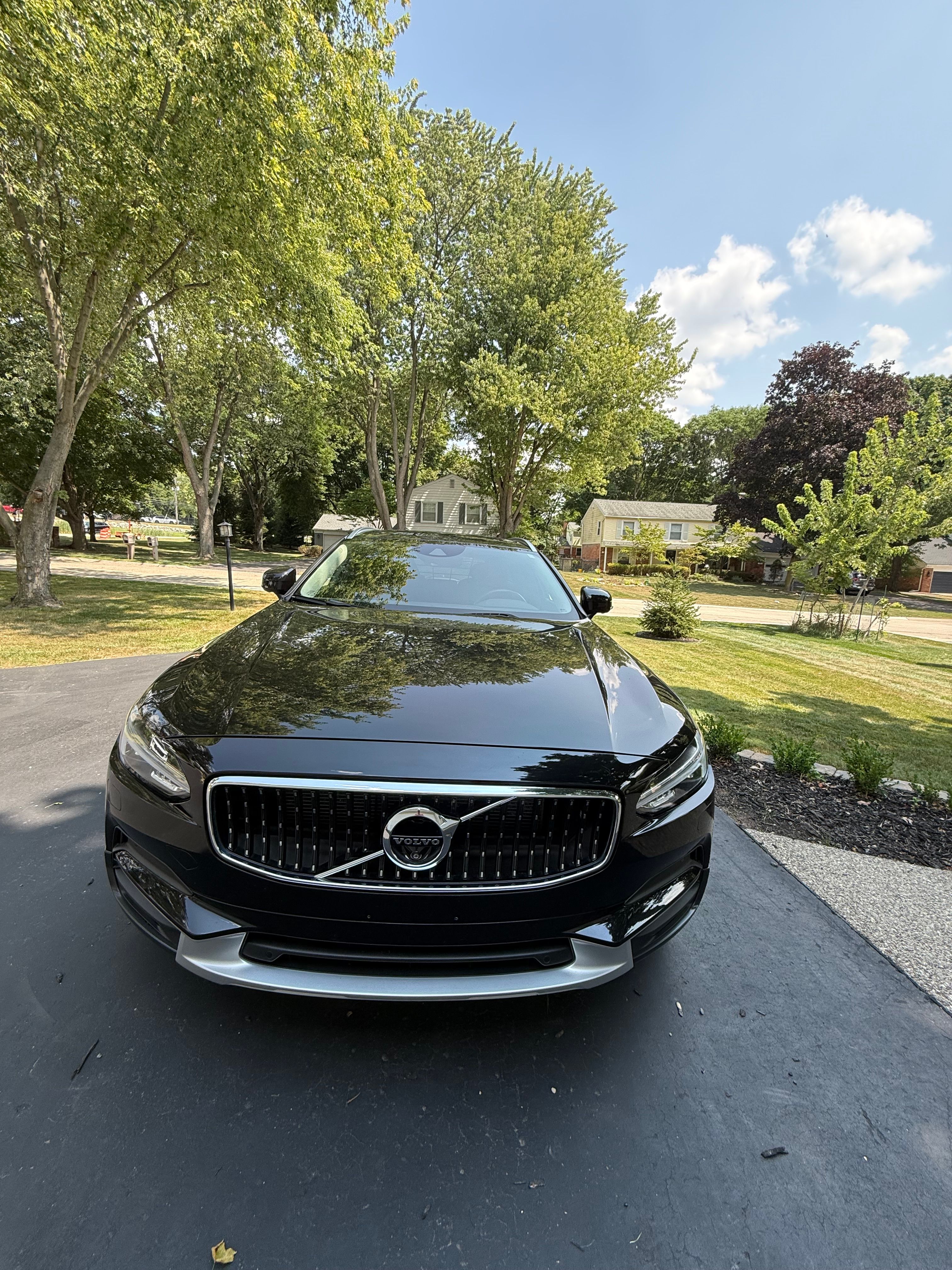 Used 2018 Volvo V90 T6 Cross Country w/ Convenience Package AWD/4WD image 4