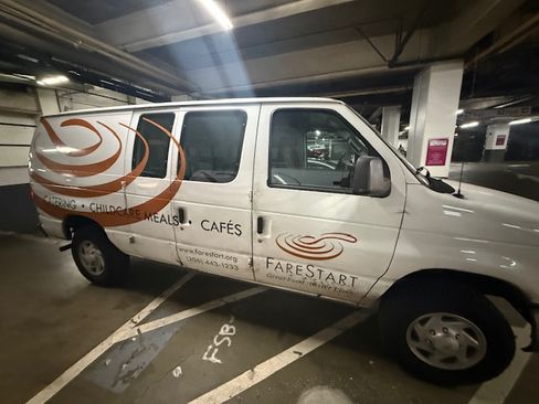 Used 2013 Ford E-250 and Econoline 250 w/ PWR Group image 4