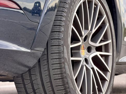 Used 2021 Porsche Cayenne GTS AWD/4WD image 27