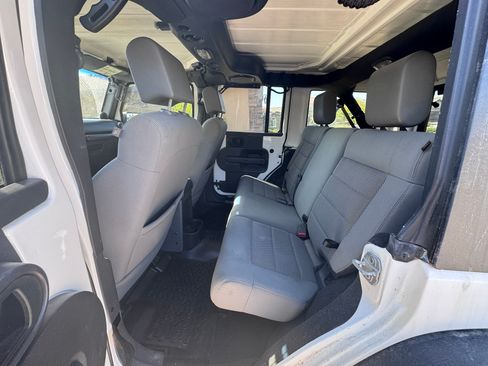 Used 2009 Jeep Wrangler Unlimited Rubicon w/ Dual Top Group AWD/4WD image 14