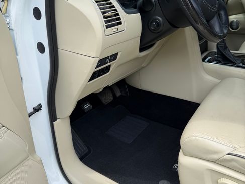 Used 2024 INFINITI QX80 Sensory AWD/4WD image 9