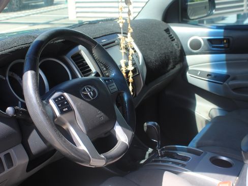 Used 2013 Toyota Tacoma PreRunner image 5