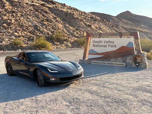 Used 2010 Chevrolet Corvette Coupe w/ 1LT RWD image 21