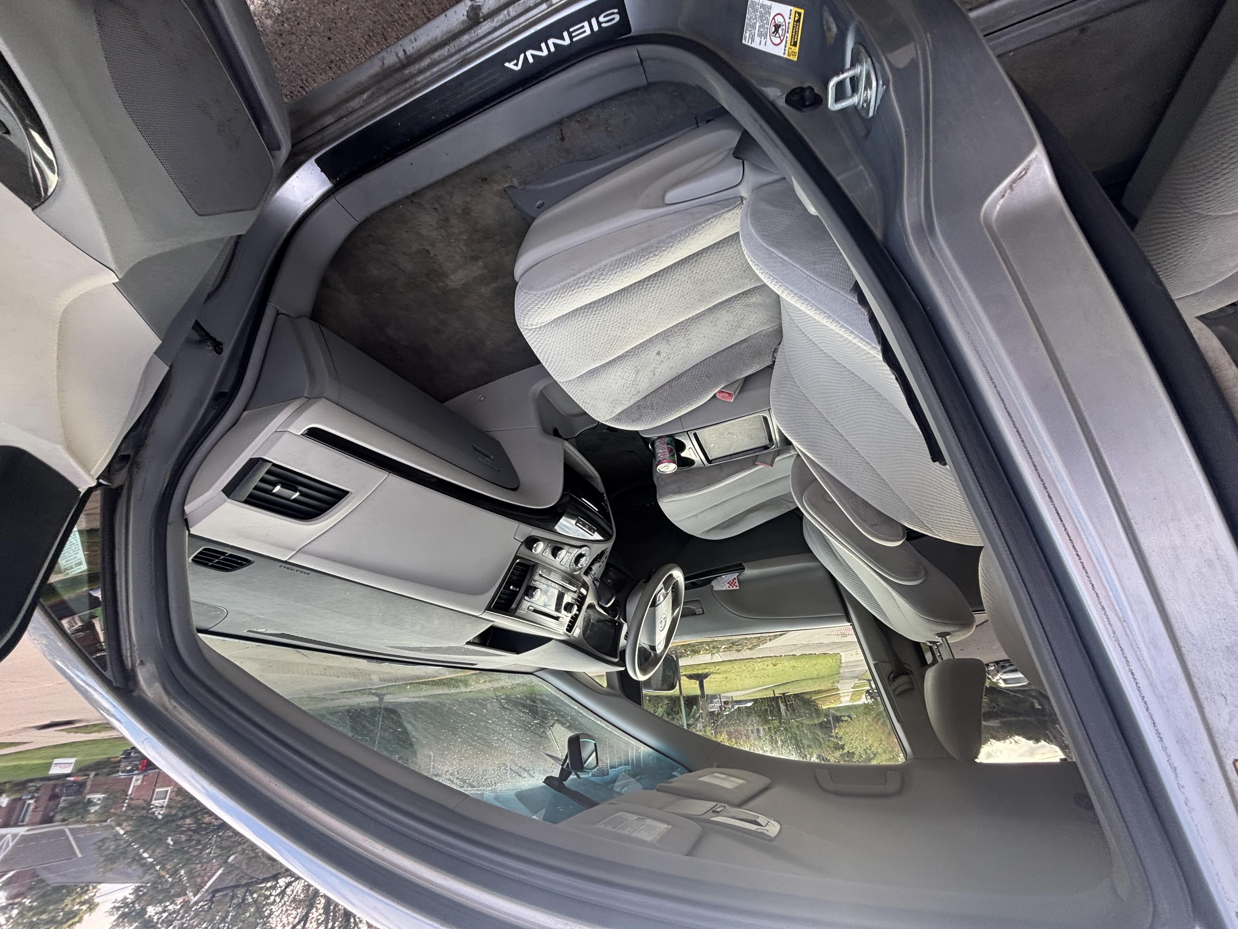 Used 2011 Toyota Sienna LE w/ Towing Pkg FWD image 9