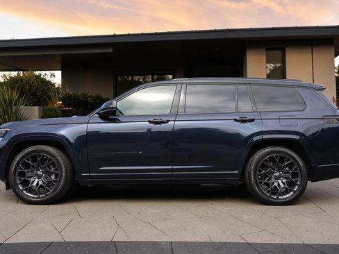 Used 2023 Jeep Grand Cherokee L Summit AWD/4WD image 8