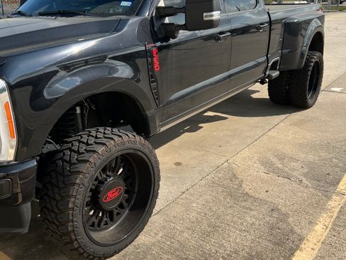 Used 2023 Ford F350 Platinum w/ FX4 Off-Road Package image 12