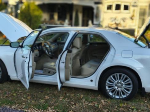 Used 2012 Chrysler 300 C image 18