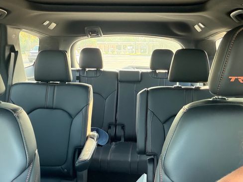 Used 2025 Honda Pilot TrailSport image 9