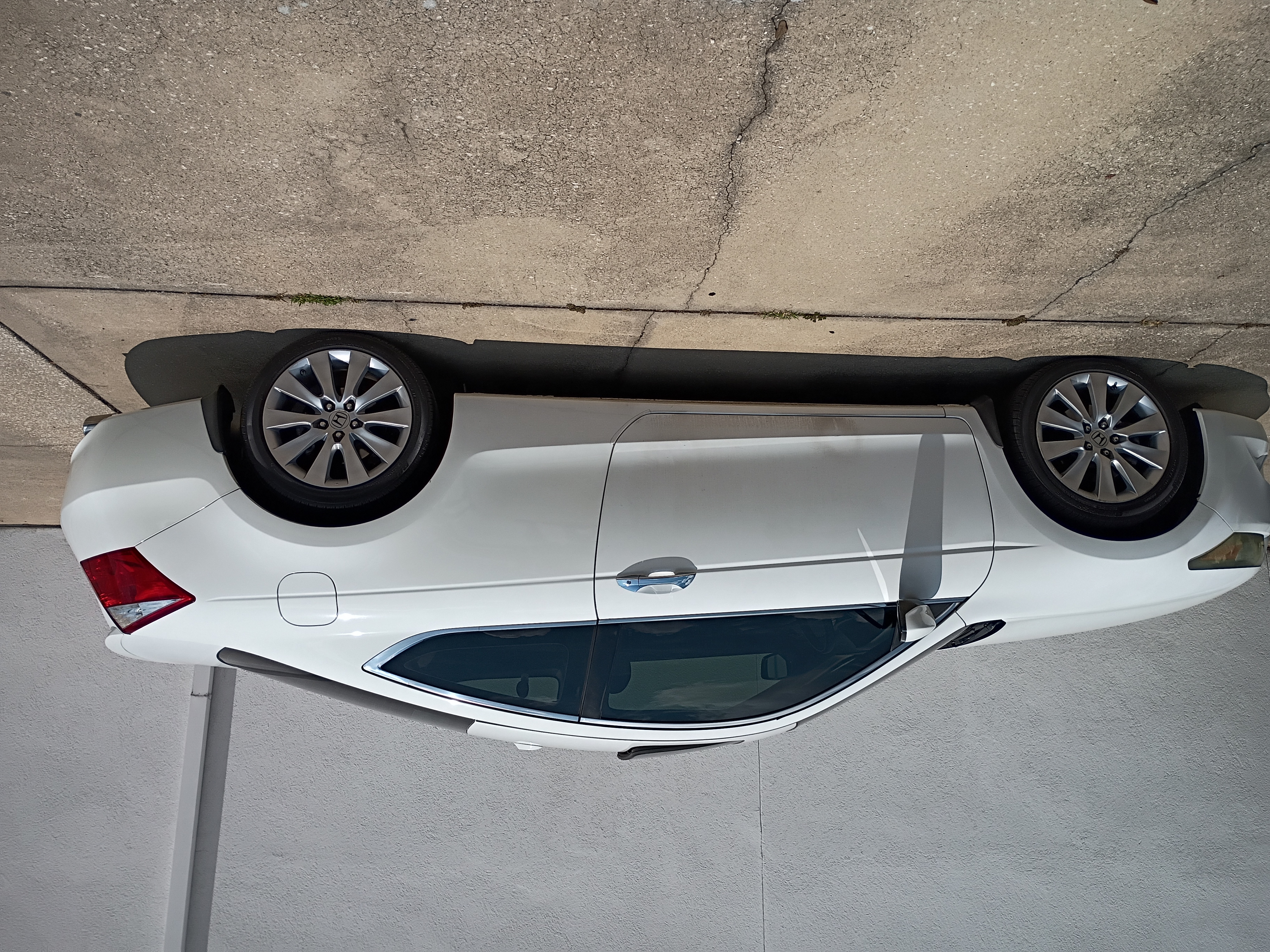 Used 2010 Honda Accord EX-L image 1