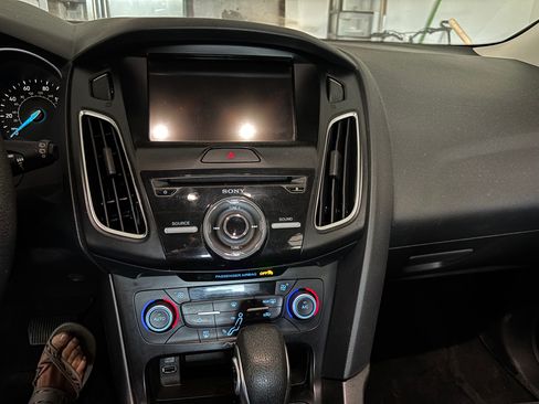 Used 2018 Ford Focus SEL image 4