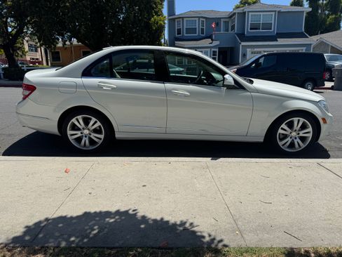 Used 2009 Mercedes-Benz C 300 Sedan image 8