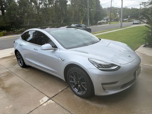 Used 2018 Tesla Model 3 Long Range RWD image 1