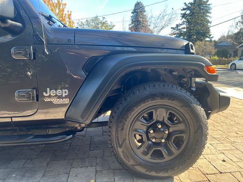 Used 2018 Jeep Wrangler Unlimited Sport image 11