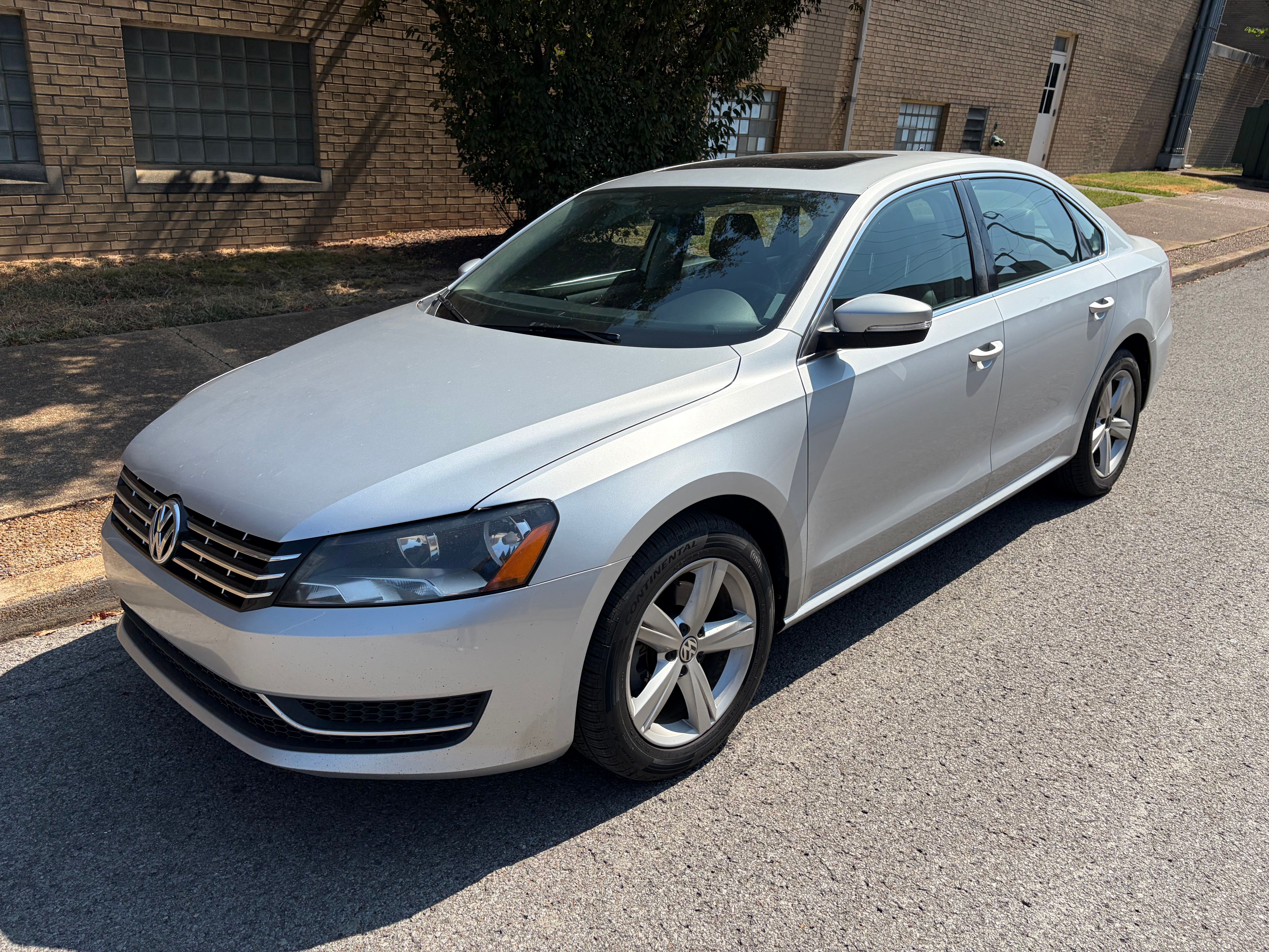 Used 2013 Volkswagen Passat TDI SE FWD image 2