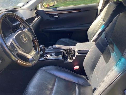 Used 2014 Lexus ES 350 w/ Luxury Package FWD image 16