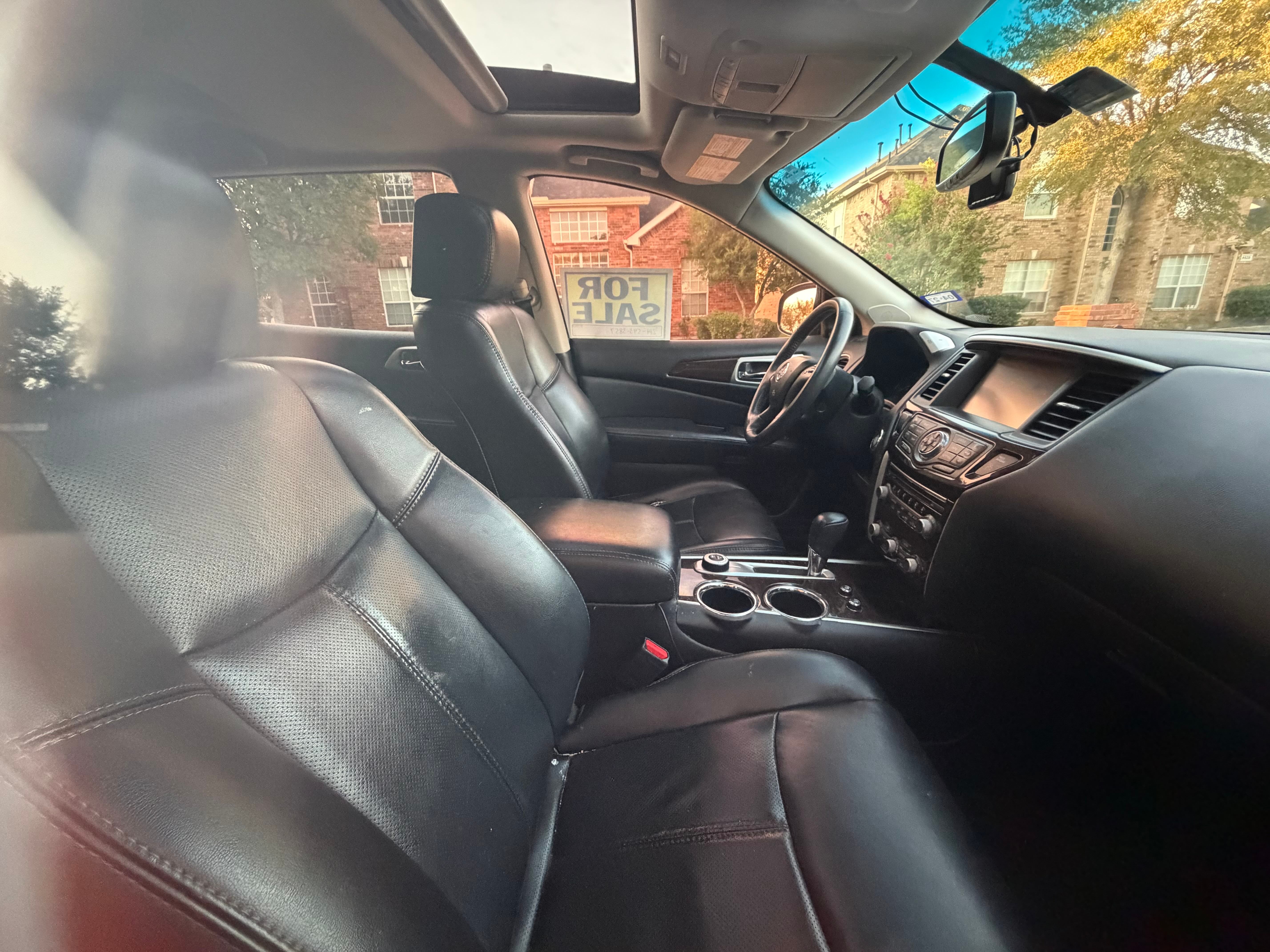 Used 2015 Nissan Pathfinder Platinum w/ Family Entertainment Package FWD image 11