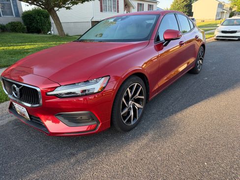 Used 2019 Volvo S60 T5 Momentum w/ Premium Package FWD image 8