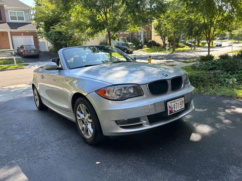 Used 2009 BMW 128i Convertible image 12