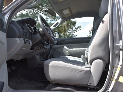 Used 2014 Toyota Tacoma 4x4 Regular Cab image 15