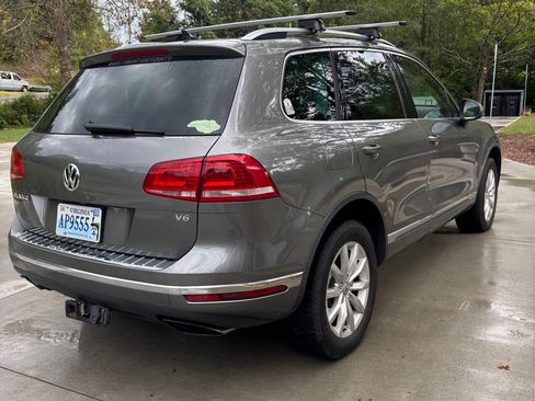 Used 2016 Volkswagen Touareg Sport AWD/4WD image 5