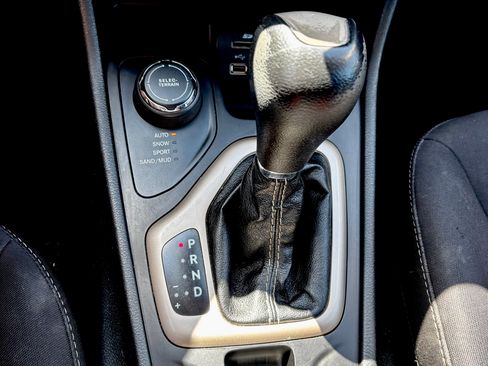 Used 2015 Jeep Cherokee Latitude image 14