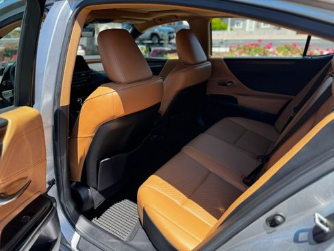 Used 2023 Lexus ES 350 w/ Premium Package FWD image 12