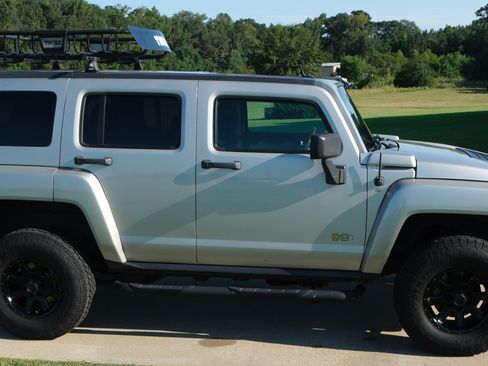 Used 2006 HUMMER H3 image 1