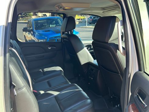 Used 2008 Chevrolet Avalanche LTZ w/ LTZ Preferred Equipment Group image 6