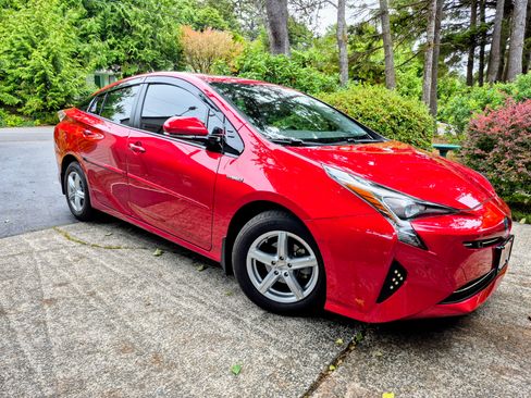Used 2017 Toyota Prius Four w/ Advanced Technology Package FWD image 5