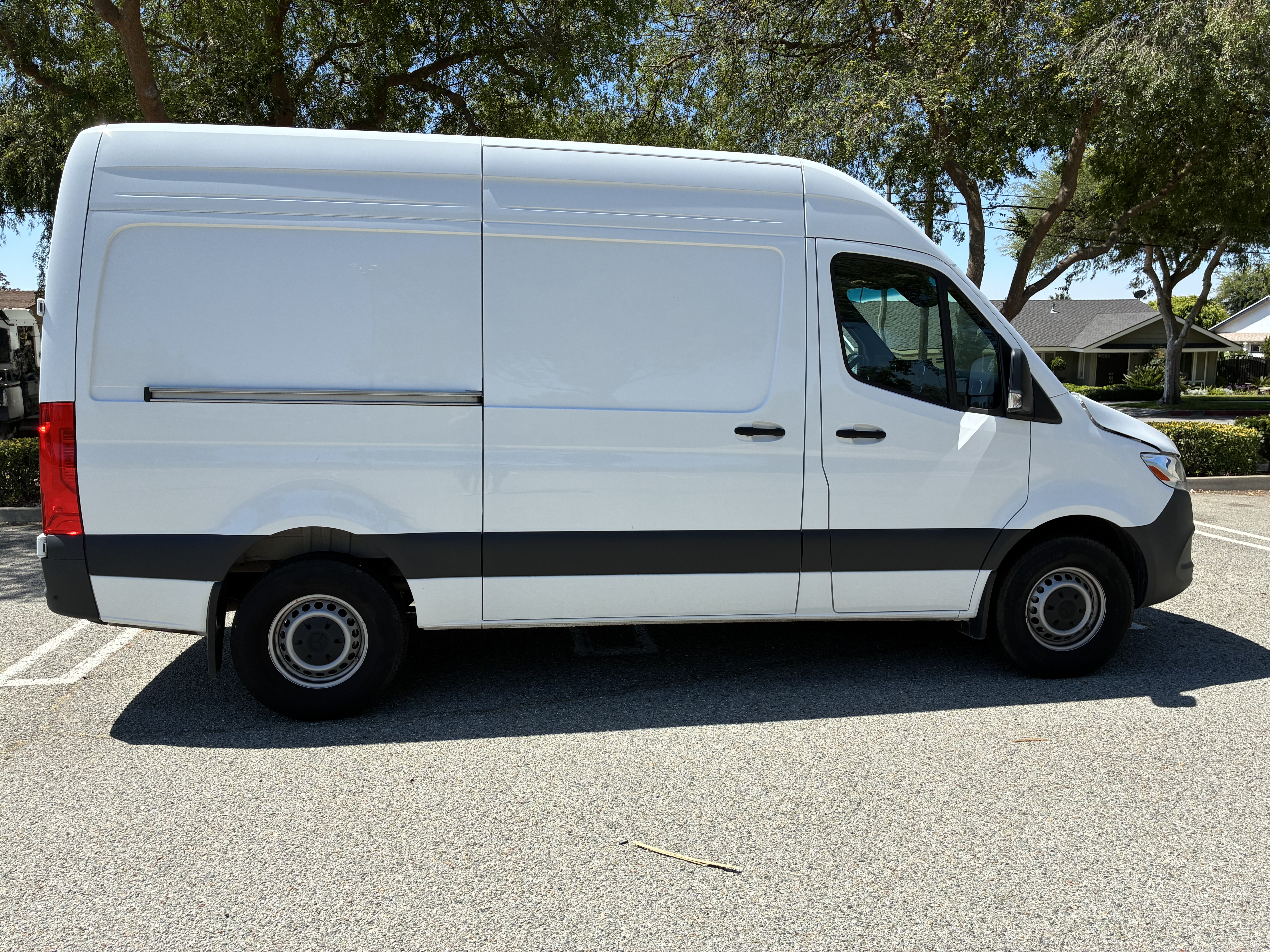 Used 2024 Mercedes-Benz Sprinter 2500 image 2