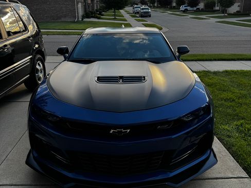 Used 2021 Chevrolet Camaro SS RWD image 2