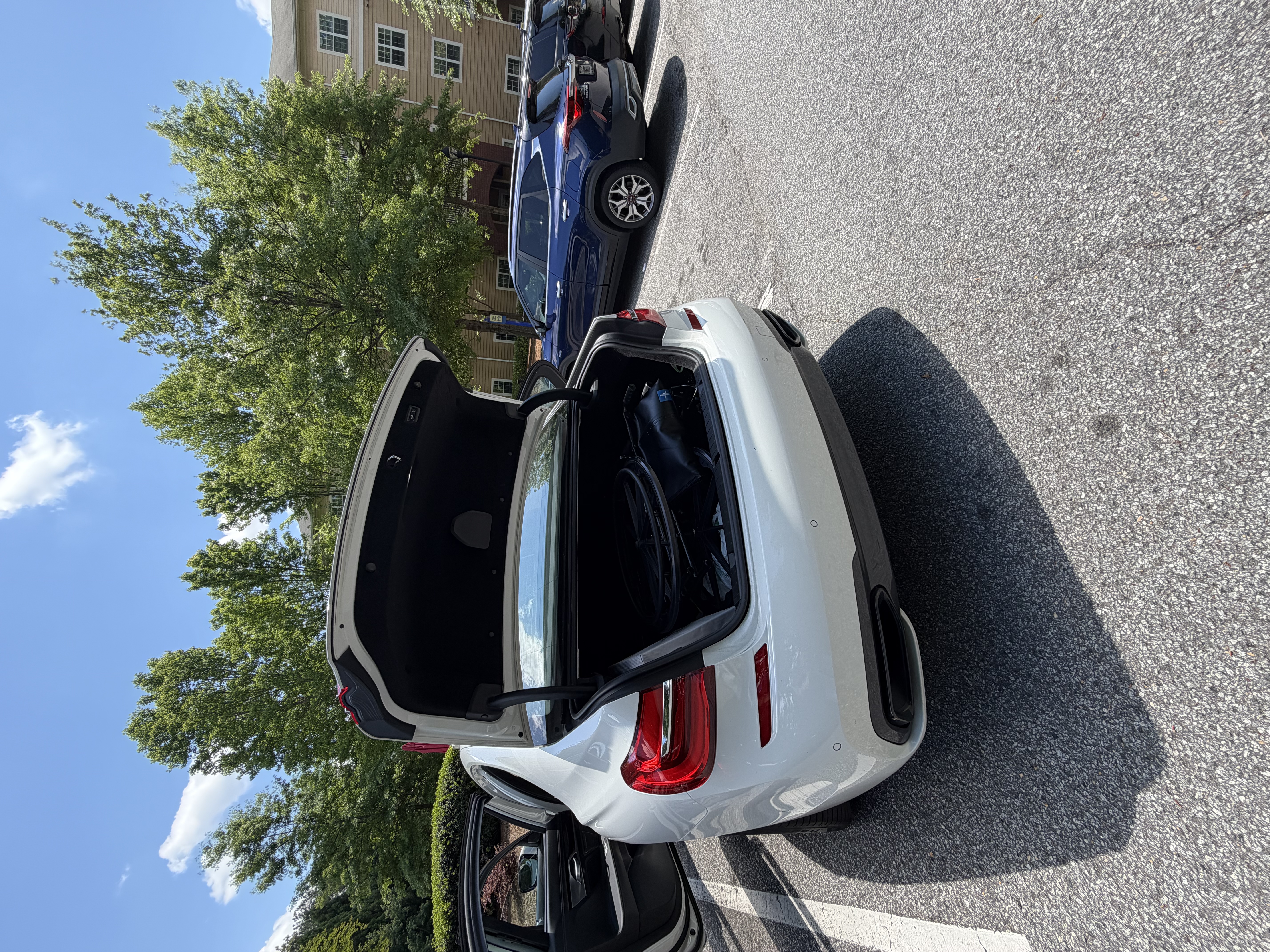 Used 2019 BMW 740i w/ Executive Package RWD image 27