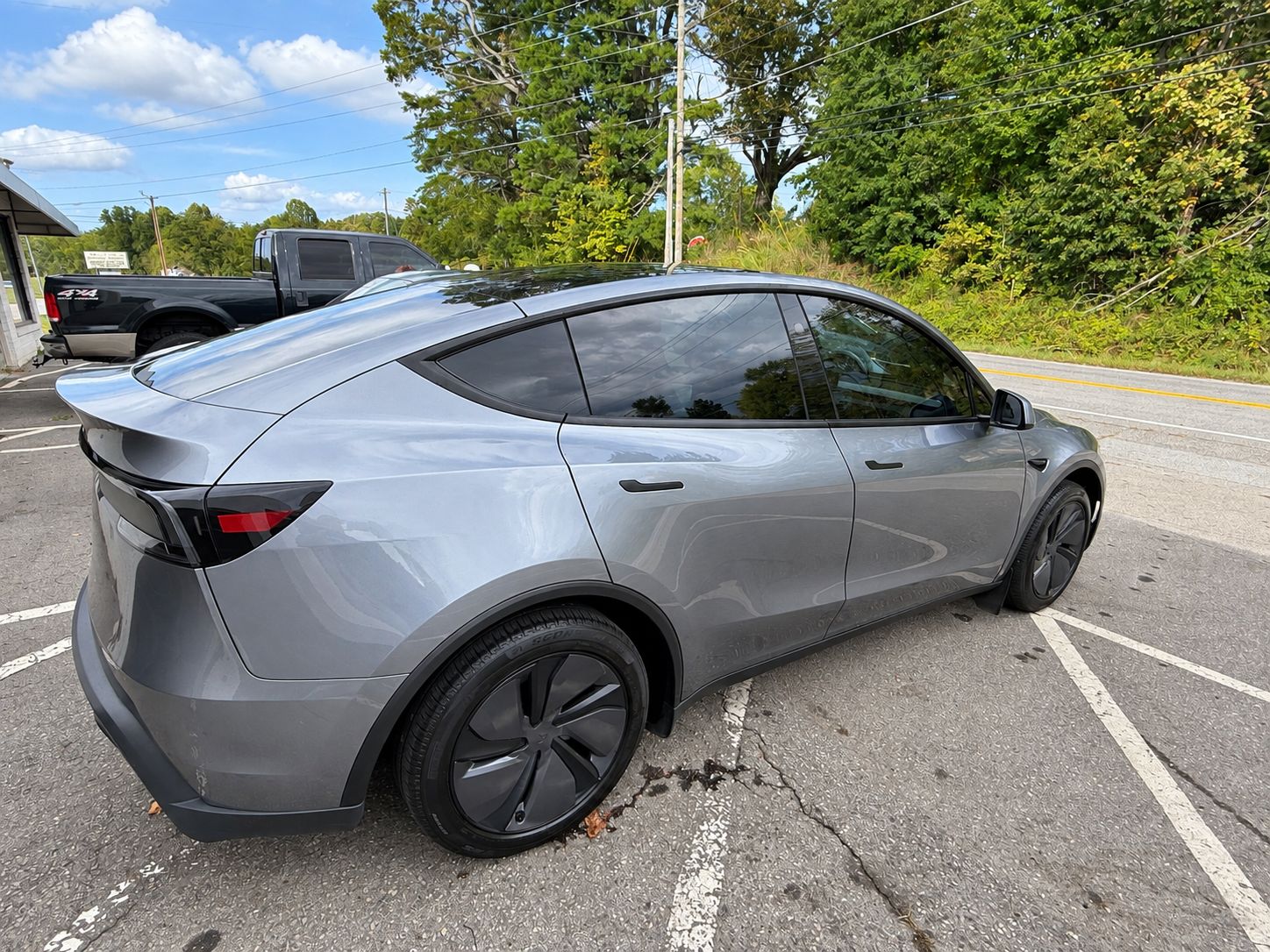 Used 2026 Tesla Model Y Long Range RWD image 2