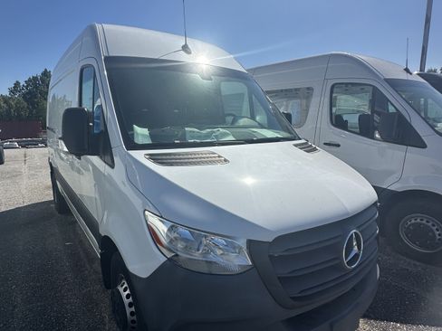 Used 2020 Mercedes-Benz Sprinter 4500 image 5