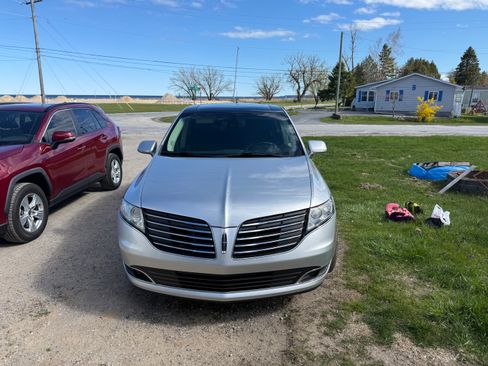 Used 2018 Lincoln MKT AWD w/ Driver Technology Package image 2