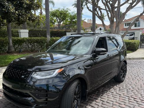 Used 2024 Land Rover Discovery Dynamic SE image 1