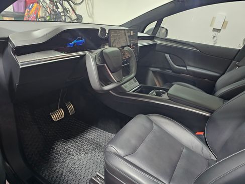 Used 2022 Tesla Model X Plaid image 5