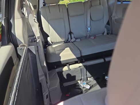 Used 2012 Chrysler Town & Country Touring w/ Entertainment Group #1 image 17