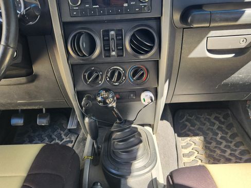 Used 2007 Jeep Wrangler Unlimited Sahara w/ Dual Top Group image 11