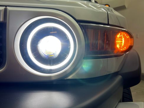 Used 2007 Toyota FJ Cruiser 2WD image 2