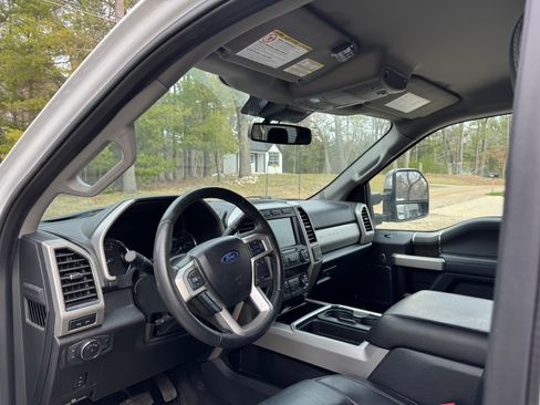 Used 2020 Ford F350 Lariat w/ Chrome Package image 12