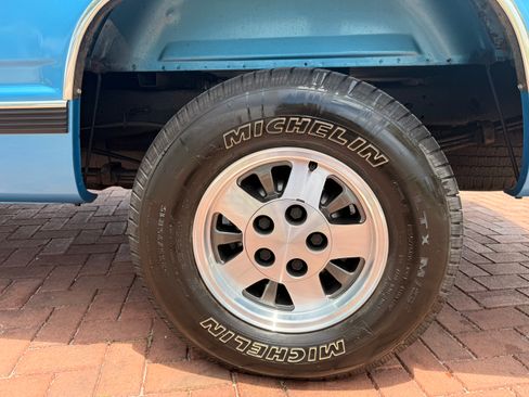 Used 1995 Chevrolet Silverado 1500 2WD Regular Cab image 13